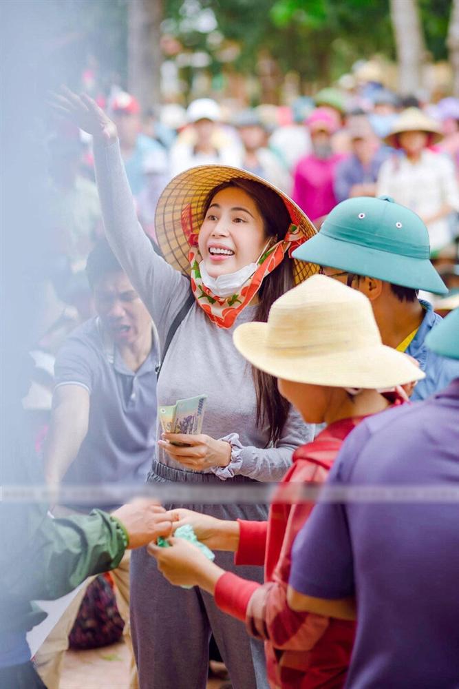 Thủy Tiên tung bằng chứng: Vui lòng đừng chửi rủa và quy chụp để chúng tôi làm việc’-1