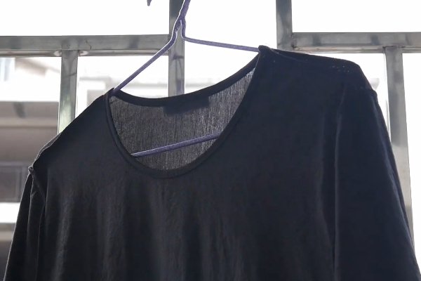 Áo đen mặc đã lâu trở nên bạc màu cũ kỹ? Hướng dẫn bạn một phương pháp để dễ dàng khôi phục lại màu sắc thực của áo-6