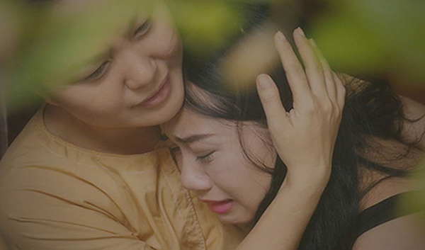 Vừa đẻ xong chồng xin cho vợ con về ngoại ở cữ ngay, nhưng hôm bà nội đem chục trứng gà sang thăm cháu thì điếng người về lòng tốt của anh-2