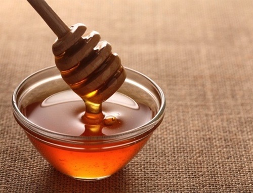 Bé gái 10 ngày tuổi tử vong vì một chất KỊCH ĐỘC thường có trong mật ong, lương y cảnh báo sai lầm khi sử dụng mật ong rất nhiều gia đình cũng mắc phải-4