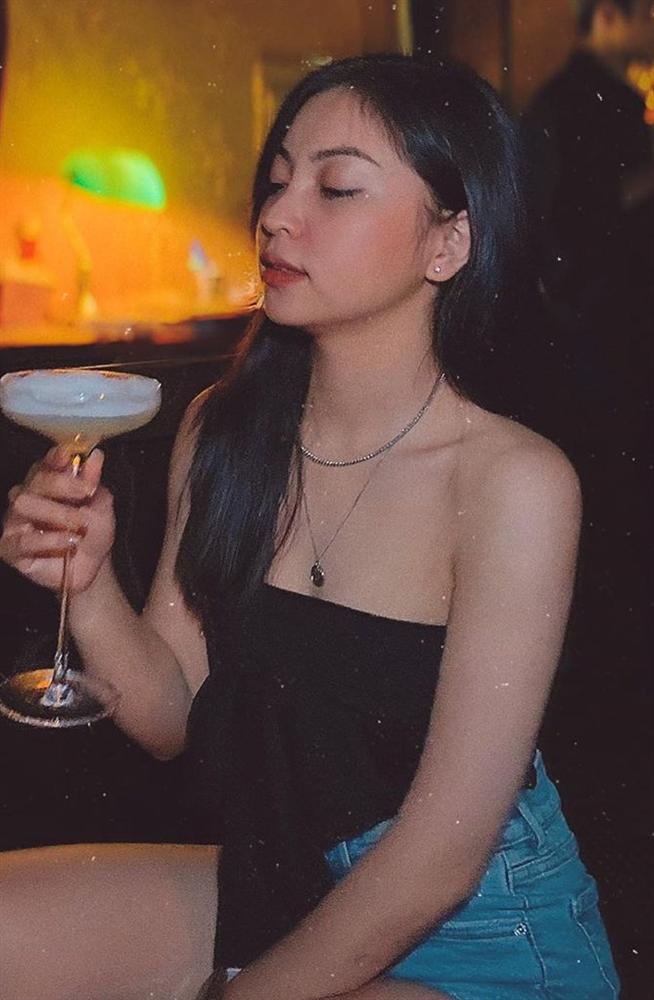 Nhật Lê có cả bộ sưu tập áo quây hot hòn họt hơn cả Huỳnh Anh-5