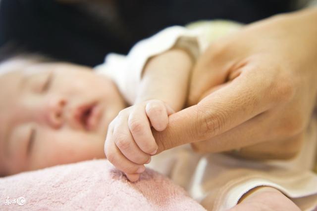 Tích cực chạm tay vào 2 bộ phận này của trẻ, trí não bé sẽ càng phát triển và thông minh hơn nhưng nhiều người chưa biết-2