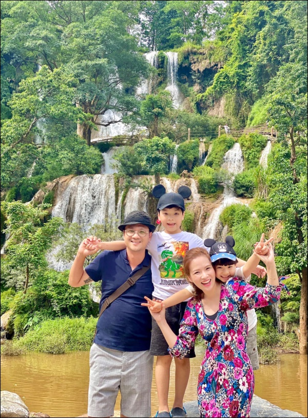 Cậu út nhà Đan Lê bé tí đã lo cho hạnh phúc gia đình, bênh mẹ chằm chặp, bố dọa có bồ liền bẻ lái ngay!-1