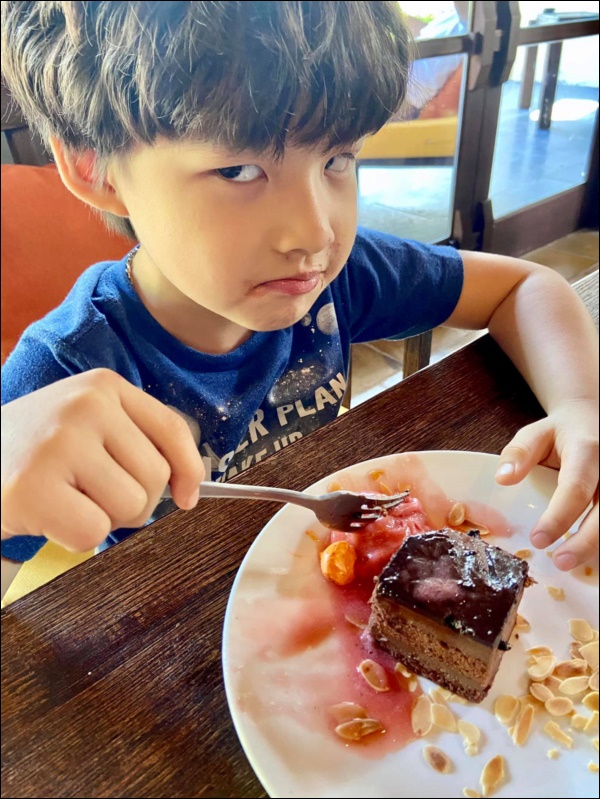 Cậu út nhà Đan Lê bé tí đã lo cho hạnh phúc gia đình, bênh mẹ chằm chặp,&nbsp;bố dọa có bồ liền bẻ lái ngay!-2