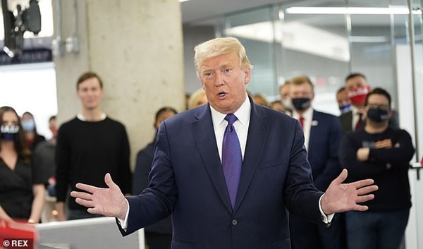 Hai ông Trump - Biden làm gì khi chờ kết quả bầu cử?-1