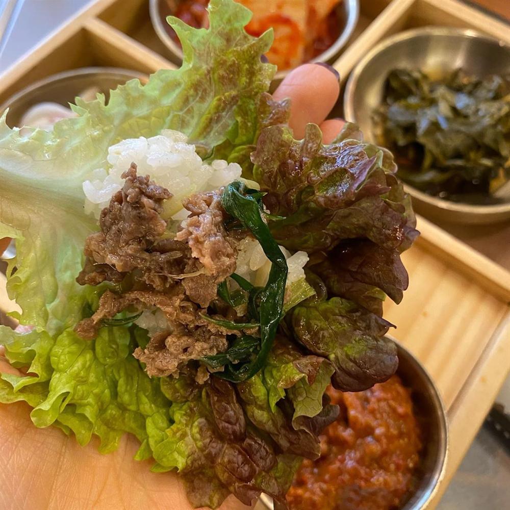 Mẹ 2 con lột xác ngoạn mục trở thành nữ thần cơ bụng vì không thể chấp nhận được hình ảnh của chính mình sau sinh: Nặng 82kg, bụng ngân ngấn mỡ-11