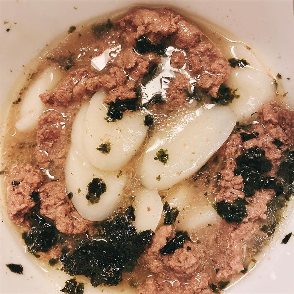 Mẹ 2 con lột xác ngoạn mục trở thành nữ thần cơ bụng vì không thể chấp nhận được hình ảnh của chính mình sau sinh: Nặng 82kg, bụng ngân ngấn mỡ-12