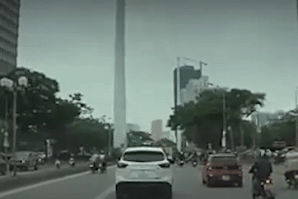 Hai xe máy va chạm tại làn BRT, 1 người chết