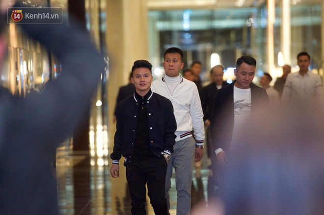 Trong vòng 1 tháng, Quang Hải vừa yêu cô chủ tiệm nail, làm quen Huỳnh Anh và gặp Nhật Lê để kết thúc tình cảm?-7