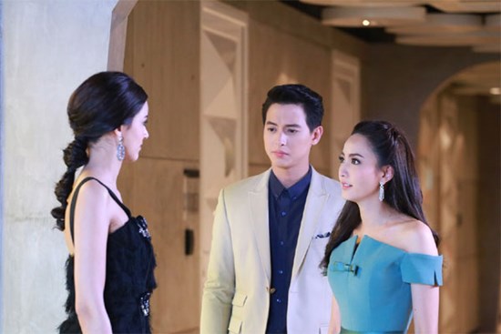 Người yêu cũ của chồng đến chơi, khiêu khích tôi từ đầu tới chân, tôi cười chốt một câu khiến cô ả xanh mặt vội vã bỏ về