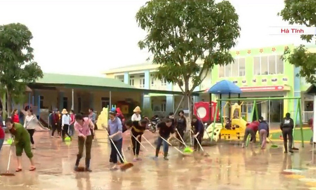 Cận cảnh hàng chục con rắn bò vào nhà dân ở Hà Tĩnh sau lũ: Dài hàng mét, toàn loài kịch độc-7