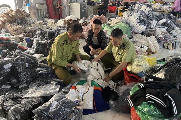 Thủ phủ bánh kẹo nhái La Phù vẫn hoạt động nhộn nhịp-2