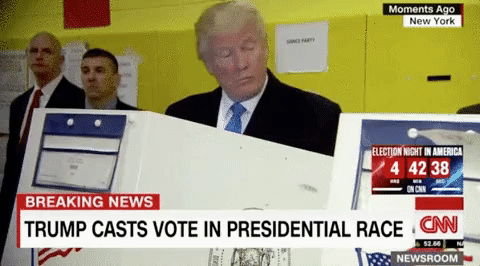 Dân mạng chia sẻ ầm ầm khoảnh khắc hài hước khi Tổng thống Trump liếc xem vợ có bỏ phiếu cho mình không và đây mới là sự thật-2