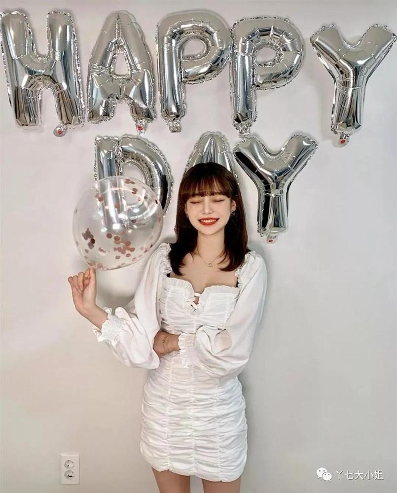 4 kiểu váy trắng mặc lên hack ngay 5 tuổi, diện đi làm hay đi chơi cũng max xinh-8