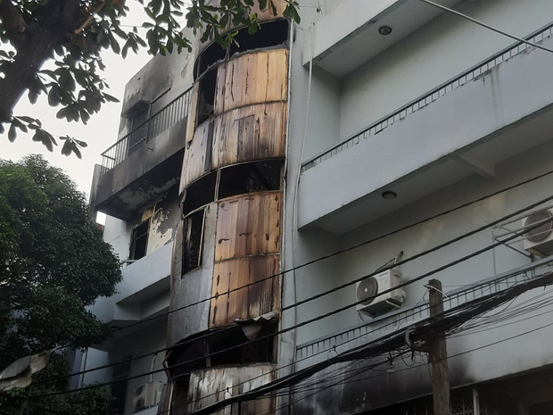 Căn nhà 4 tầng ở Sài Gòn cháy dữ dội, 6 người trong đó có trẻ em bị mắc kẹt-2