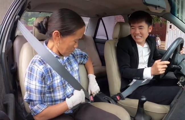 Ăn mừng chiếc xe mới mua chỉ với 40 triệu, Hưng Vlog và mẹ làm món cá sấu nướng siêu cay nhưng lại bị bóc phốt ở một điểm này-1