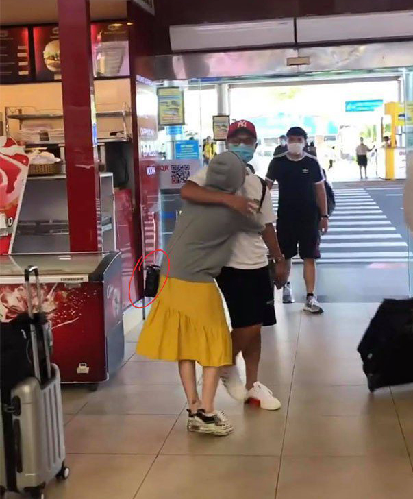 Huỳnh Anh chăm diện hàng hiệu Quang Hải tặng dù đã chia tay-4