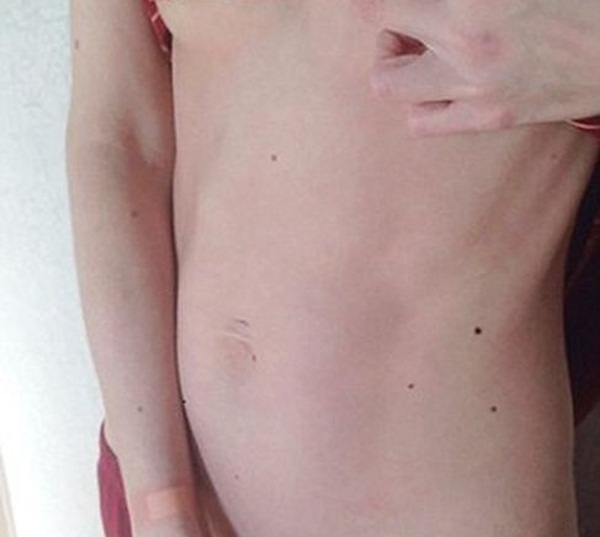 Sập bẫy địa ngục của doanh nhân giàu có, cô người mẫu trẻ chôn vùi 7 năm thanh xuân trong 4 bức tường đến nỗi thân tàn ma dại-3