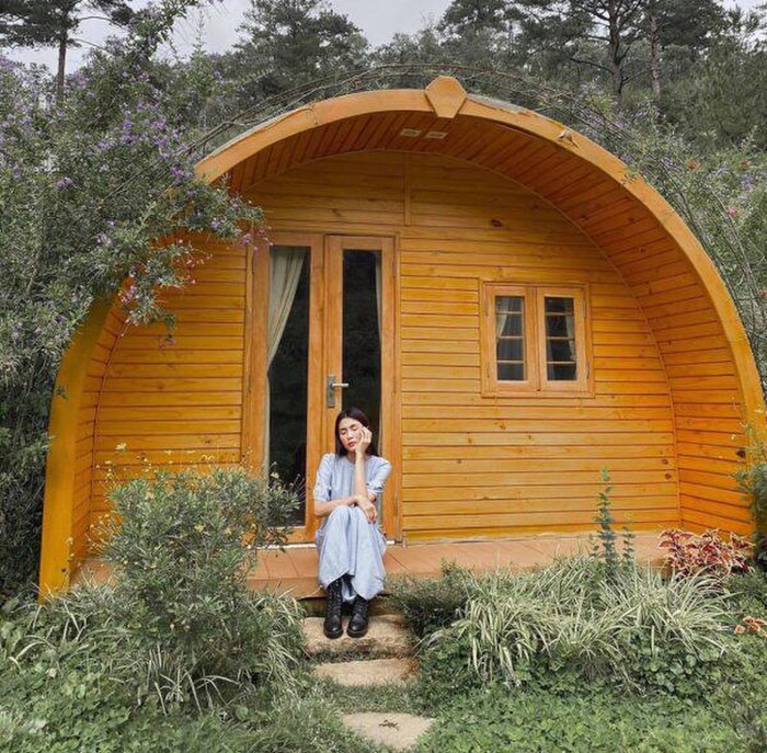 Chăm diện váy suông, Hà Tăng khiến fans nghi ngờ bầu lần 3-7