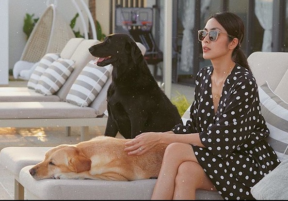 Chăm diện váy suông, Hà Tăng khiến fans nghi ngờ bầu lần 3-9