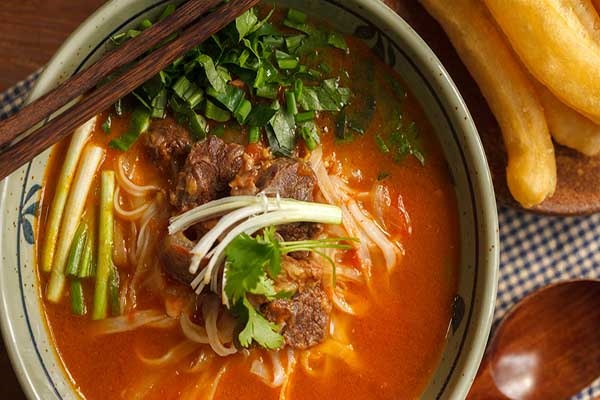 Phở bò sốt vang ngon đậm đà, hương vị khó quên ngày se lạnh-2