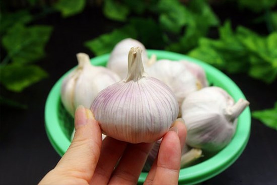 Tỏi thì nhà nào cũng có, nhưng bảo quản sao cho để lâu, dùng tiện thì các mẹ đã biết chưa?