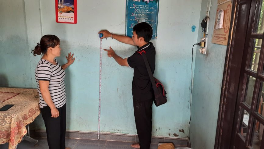 Thủy Tiên đã xin lỗi trưởng xóm ở Hải Lăng nhưng thái độ vẫn khiến dân tình tranh cãi không ngừng-2