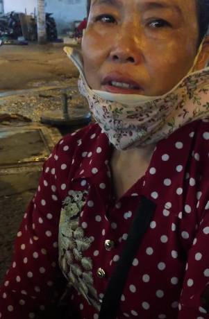 Nghe tin được nhiều người giúp đỡ đến trường, cậu bé bán bắp bật khóc: Con thích đi học lắm, con hứa sẽ cố gắng học giỏi-3