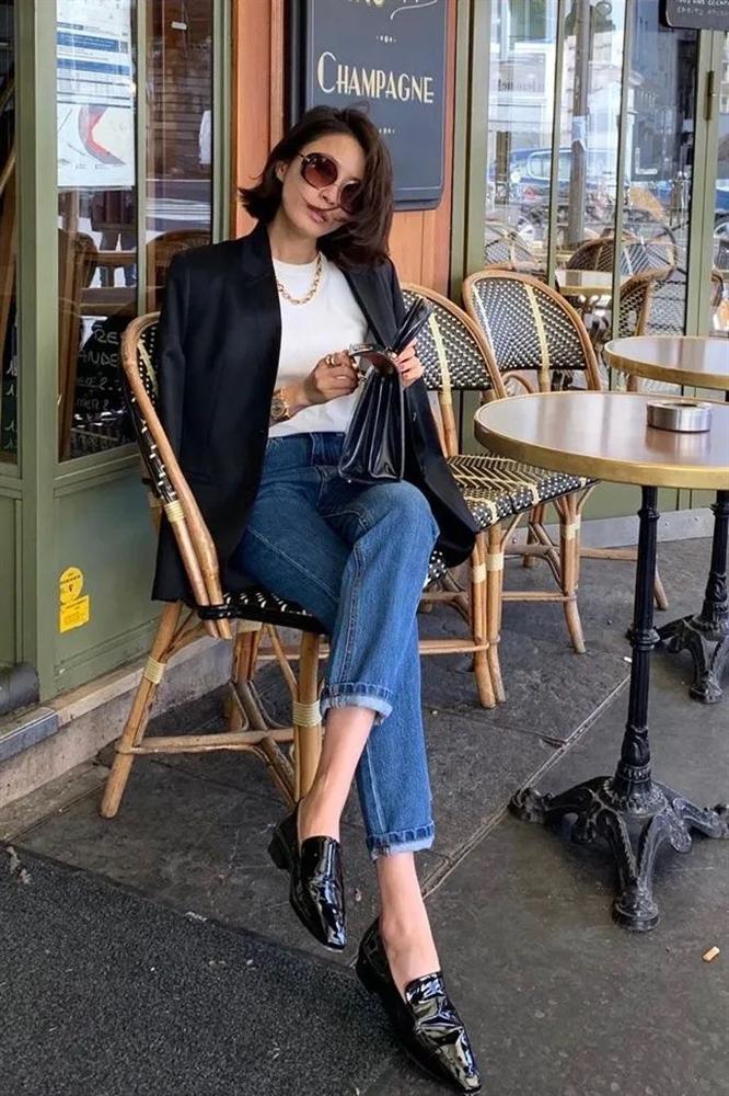 6 kiều giày hợp cạ với quần jeans, diện lên là thành quý cô thời thượng tức thì-18