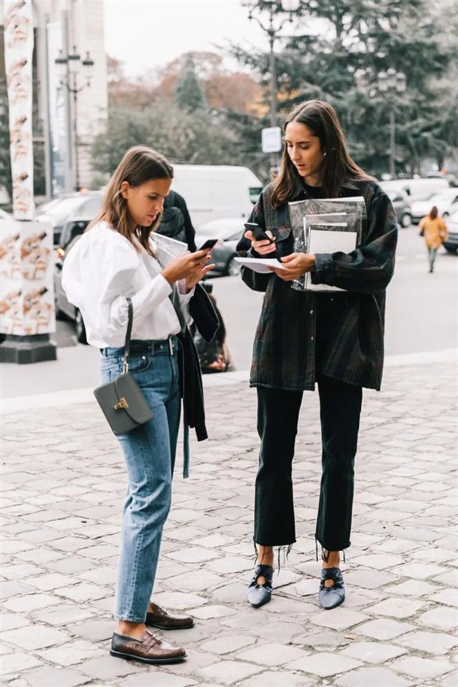 6 kiều giày hợp cạ với quần jeans, diện lên là thành quý cô thời thượng tức thì-19