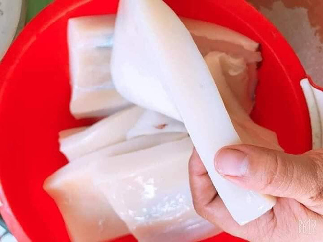 Dân buôn tiết lộ bất ngờ về loại mực khổng lồ bán rẻ 55.000 đồng/kg đang gây sốt-3