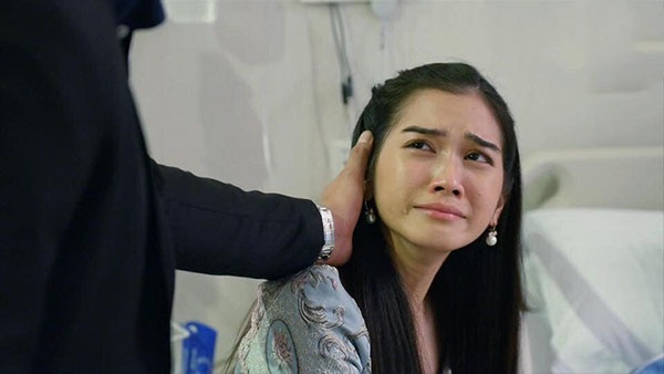 Mẹ đẻ gửi đồ ăn ngon lên nhưng đến bữa, mâm cơm vẫn đạm bạc, tôi thắc mắc với chồng thì anh tỉnh bơ trả lời một câu sốc óc-1