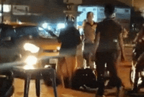 Clip tên cướp kéo lê cô gái hàng trăm mét trên đường phố Sài Gòn gây phẫn nộ-2