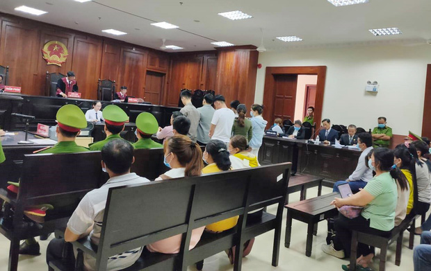 Bị teo cơ chân đi không vững, đại gia vàng giả Phúc XO được giảm 2 năm tù sau phiên tòa phúc thẩm-1