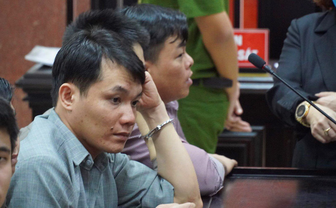 Bị teo cơ chân đi không vững, đại gia vàng giả Phúc XO được giảm 2 năm tù sau phiên tòa phúc thẩm-2