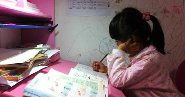 2h sáng ông bố nhắn tin: Cô giáo chưa đi ngủ à, tưởng chuyện gì mờ ám, nghe xong câu chuyện ai cũng giật mình đồng cảm-1