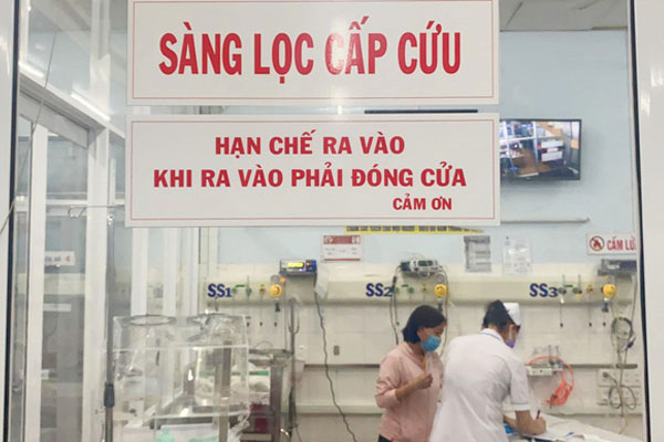 TP.HCM: Bé 6 tháng tuổi tử vong thương tâm do bị kẹt giữa nệm và vách tường-1