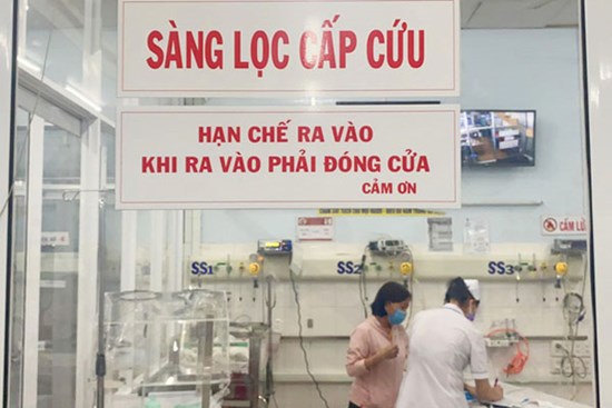 TP.HCM: Bé 6 tháng tuổi tử vong thương tâm do bị kẹt giữa nệm và vách tường
