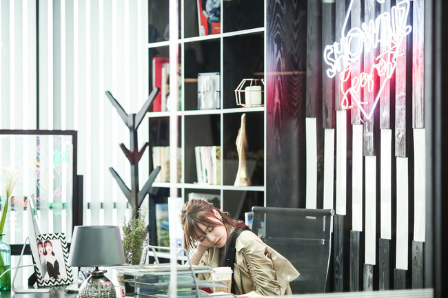 Loạt ảnh Lan Ngọc kiệt sức trên trường quay Gái già lắm chiêu vì bệnh ung thư và viêm loét dạ dày-2