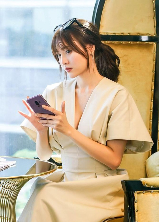 Loạt ảnh Lan Ngọc kiệt sức trên trường quay Gái già lắm chiêu vì bệnh ung thư và viêm loét dạ dày-6