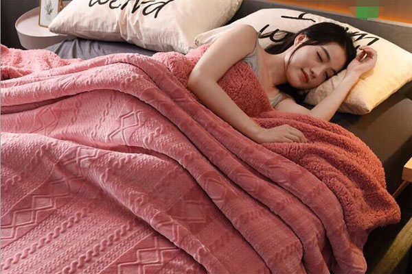 Vào mùa đông, chăn bông có mùi khó chịu, làm theo cách này, mùi hôi biến mất nhanh chóng mà không cần giặt-7