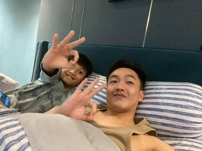 Dân mạng soi ra một chi tiết lạ trong đêm Hà Hồ đi đẻ, từ tò mò, ai nấy dần quay sang ngưỡng mộ nữ ca sĩ vì biết cách dạy con-3