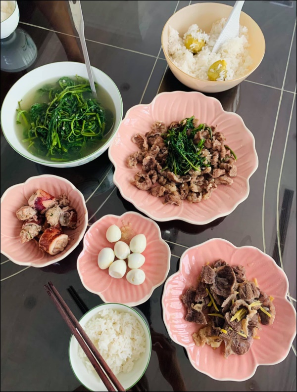 Vân Hugo vào bếp bằng cả trái tim, cơm ngon, canh ngọt, lại trổ tài thơ phú&nbsp;thế này bạn trai không say đắm sao được!-7