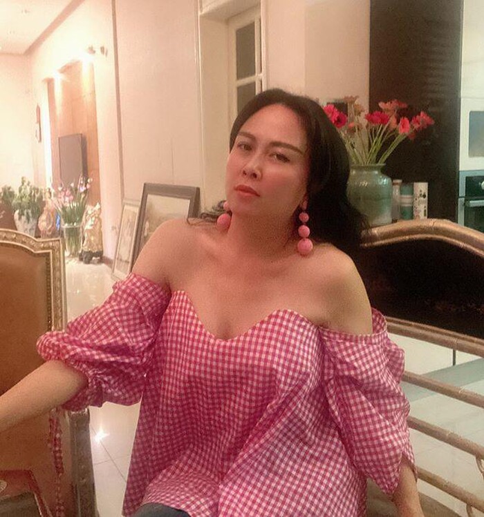 Ít ai như Phượng Chanel: Một kiểu đồ dù có bị chê vẫn mặc miệt mài-1