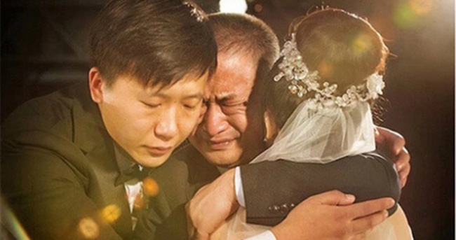 Vừa dựng rạp cưới con gái thì nhận được lời nhắn: Cho bác biết bộ mặt thật của con rể, bố vợ ra tay chốt hạ khiến ai nấy đều bất ngờ-2