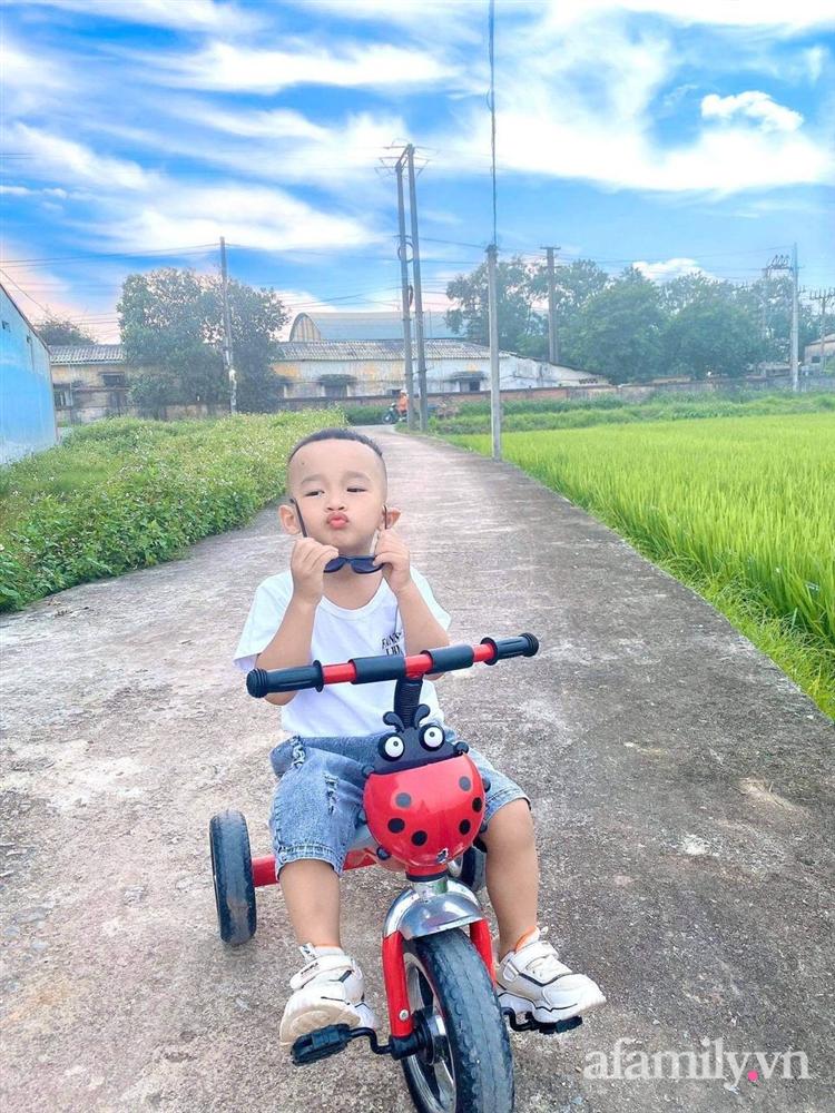 Thực hư hình ảnh bé trai 3 tuổi đã phẫu thuật nâng mũi kèm lời khẳng định của người mẹ: Xấu chỗ nào mẹ đập chỗ đó-6