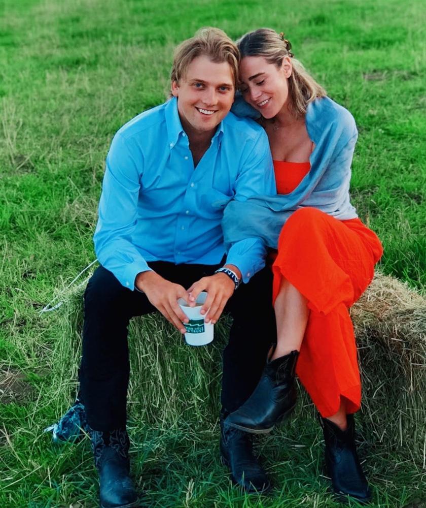 Cháu gái tinh hoa của ông Joe Biden: Vẻ ngoài cuốn hút, học vấn đỉnh cao, được ví như tiểu Ivanka cùng tình bạn kín tiếng với con gái ông Trump-5