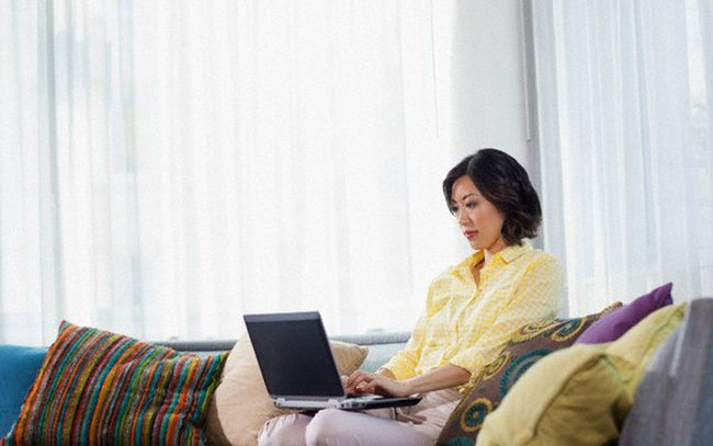 Mang máy tính cũ của chồng đi sửa thì thu hoạch được loạt ảnh giường chiếu, lời giải thích mới thực sự choáng váng-1