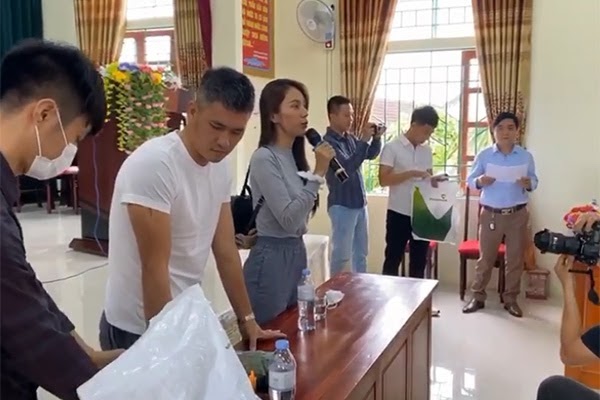 Thủy Tiên – Công Vinh gầy gò ngày trở về Sài Gòn sau nửa tháng cứu trợ miền Trung-3