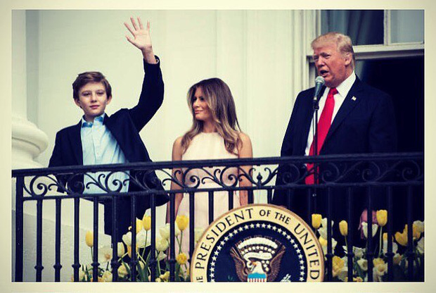 Từ cậu bé đầu tiên chuyển đến sống ở Nhà Trắng, trong 4 năm nhiệm kỳ của bố, Barron Trump đã thu hút sự chú ý của thế giới như thế nào?-1